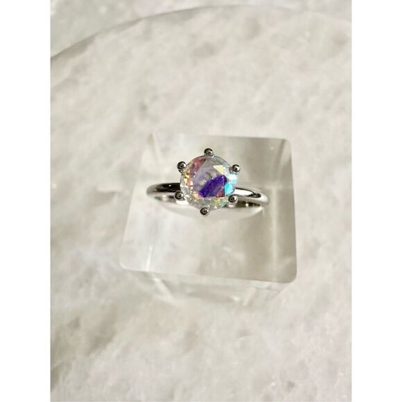 No Brand Jewelry - Iridescent round cut cocktail ring ￼